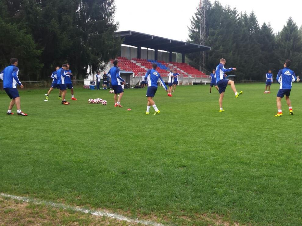 Suave entrenamiento del Real Zaragoza previo al patido ante el Lugo