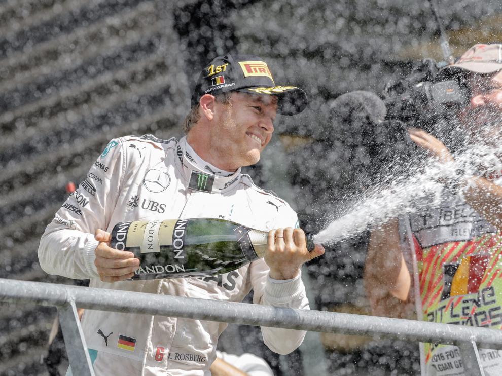 Rosberg celebrando el triunfo en Spa.
