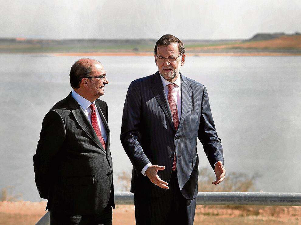 El único encuentro entre Lambán y Rajoy. Fue el 8 de octubre de 2015, en la inauguración del embalse de San Salvador.