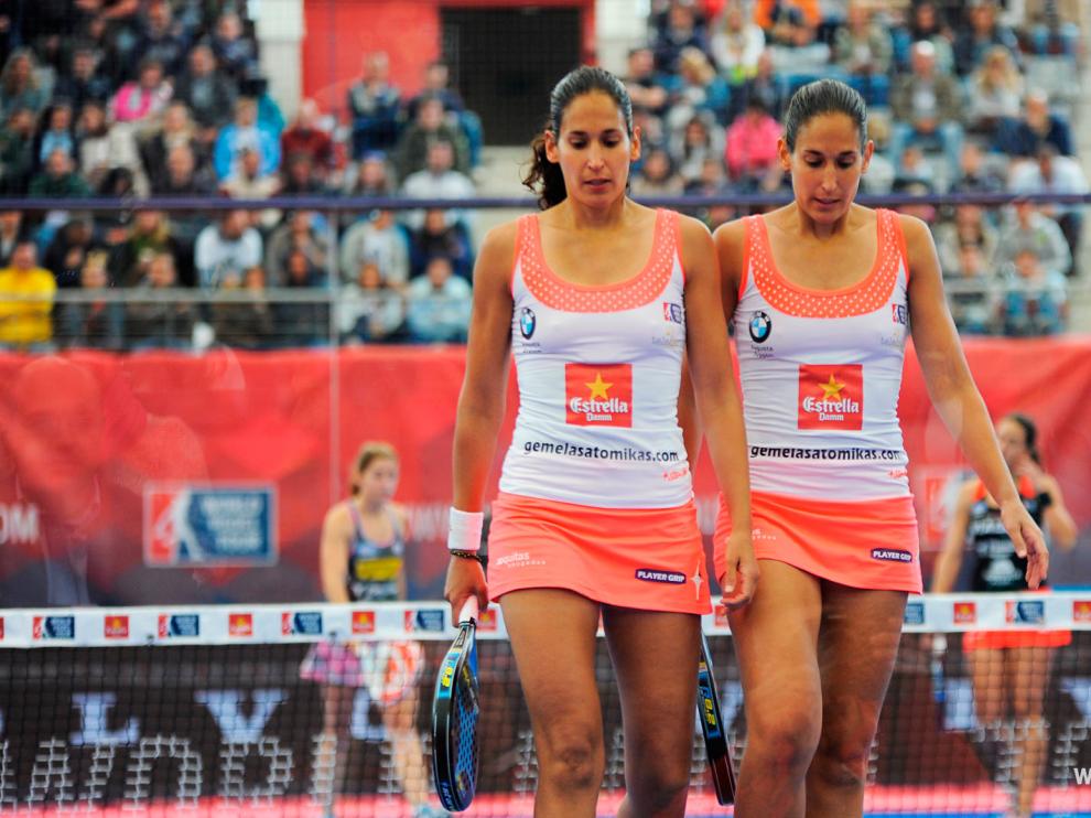 Las hermanas Alayeto, durante un partido
