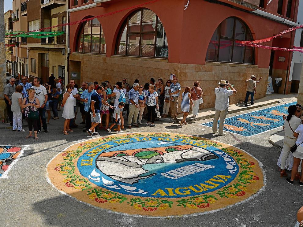 El río Bergantes centró este año la temática de las alfombras.