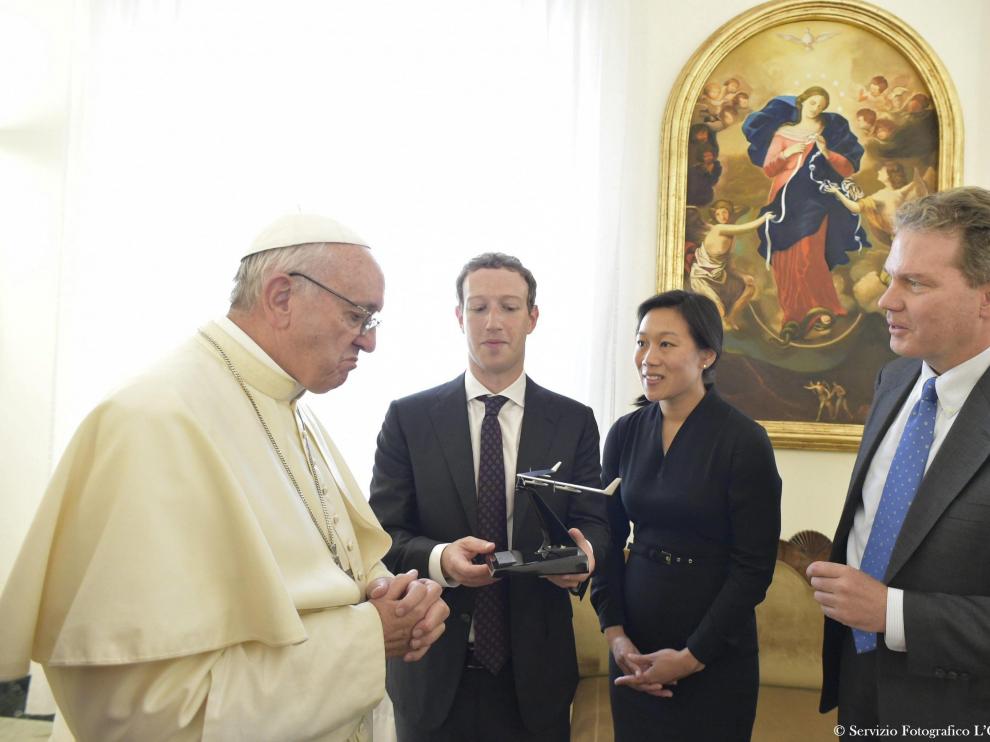 VATICANO PAPA FACEBOOK