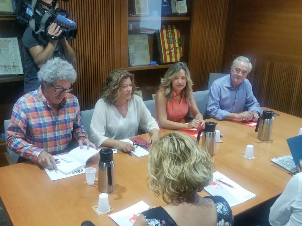Representantes de las cuatro formaciones en la reunión de este lunes.