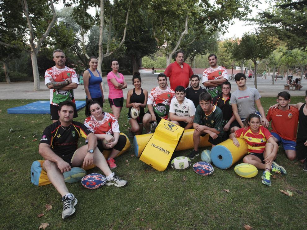 Jugadores del Club de Rugby Teruel, durante un entrenamiento.