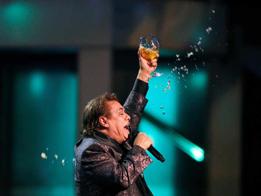 Juan Gabriel, durante una actuación