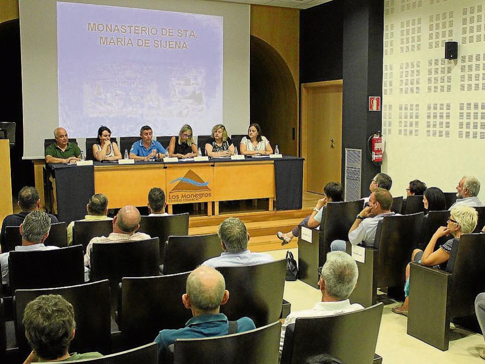 Alrededor de una treintena de personas participaron en la reunión informativa de ayer.