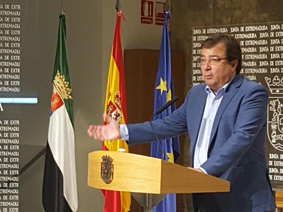 El líder de los socialistas extremeños y presidente de la Junta, Guillermo Fernández Vara, en rueda de prensa.
