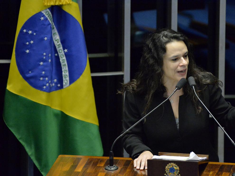 La abogada Janaina Paschoal durante su ponencia en el senado de Brasil este martes 30