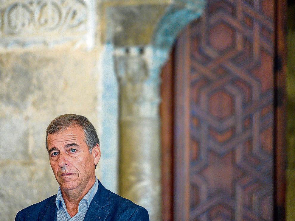 Antonio Cosculluela, ayer en el patio de Santa Isabel del palacio de la Aljafería.