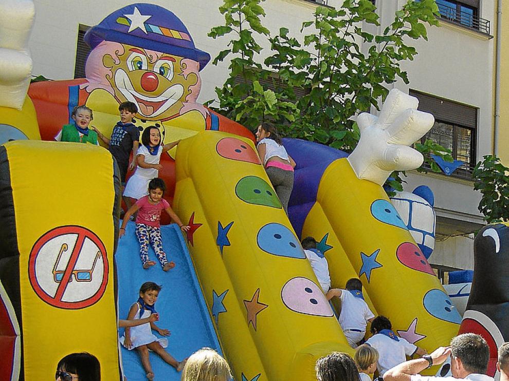 Los pequeños turiasonenses disfrutaron del parque infantil.