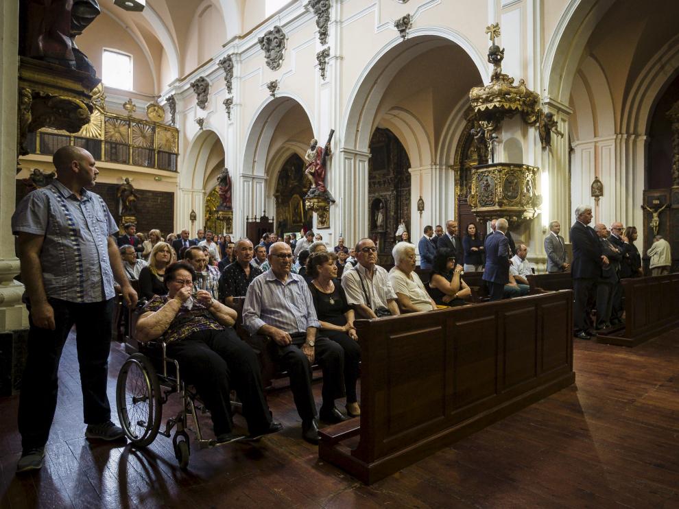 La iglesia de San Felipe, en la plaza del mismo nombre en Zaragoza, acogió ayer por la mañana una ceremonia en recuerdo de los fallecidos en la explosión.