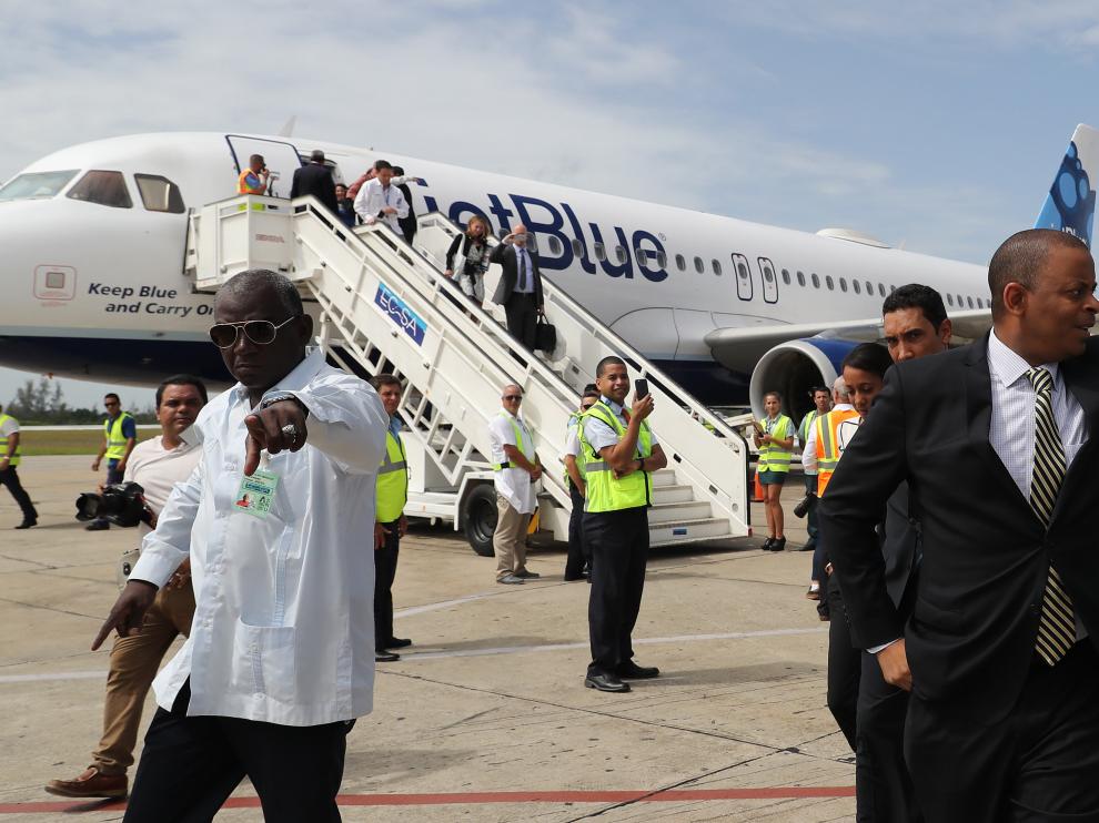 El Airbus A320 de JetBlue aterrizó en Santa Clara.