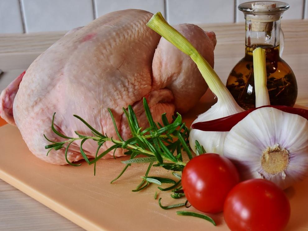 Esta organización ha emitido una serie de recomendaciones al cocinar esta carne tras realizar un estudio con 42 muestras de pollo.