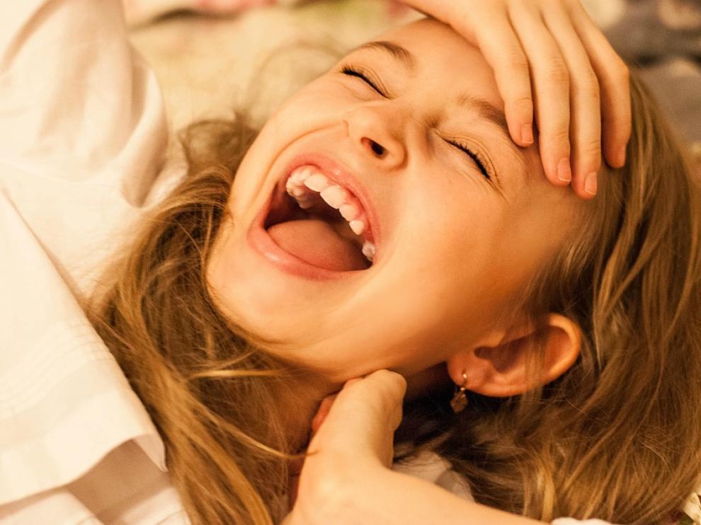 La dopamina es una de las hormonas que intervienen en el sentimiento de la felicidad.
