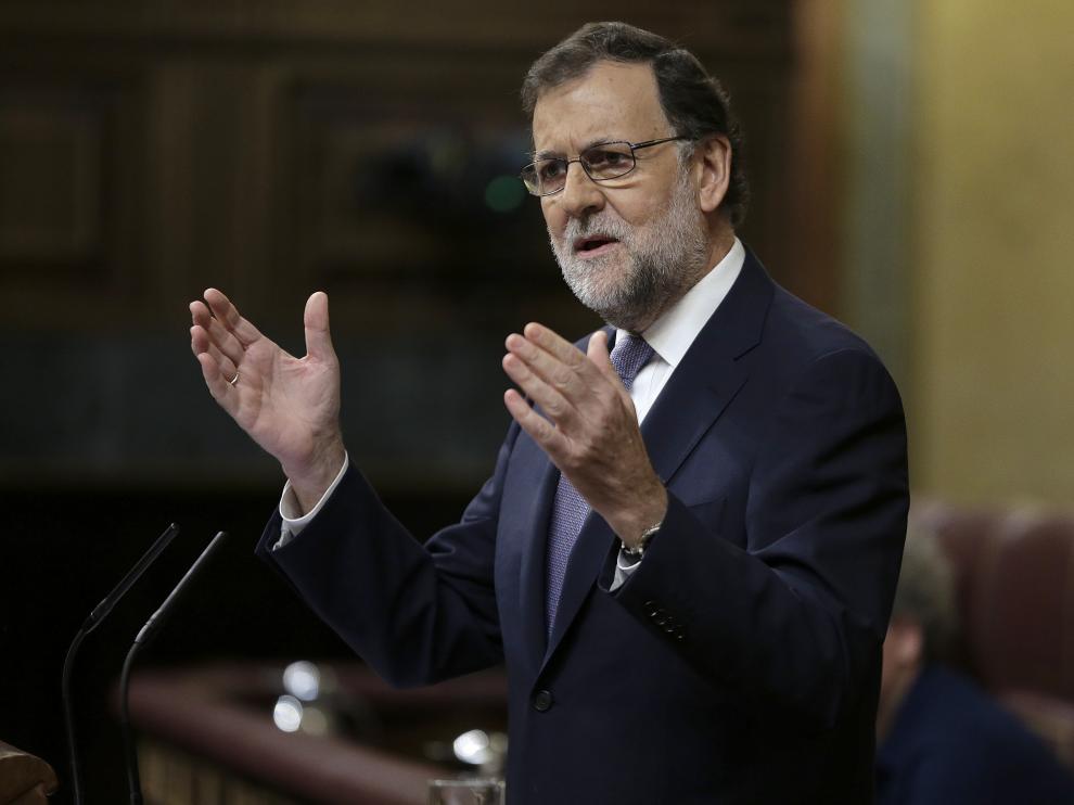 Mariano Rajoy responde a Pedro Sánchez en la sesión de investidura.