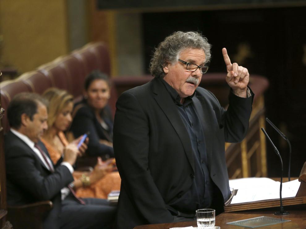 El portavoz de ERC, Joan Tardá, durante su intervención en la segunda sesión del debate de investidura del candidato del PP, Mariano Rajoy