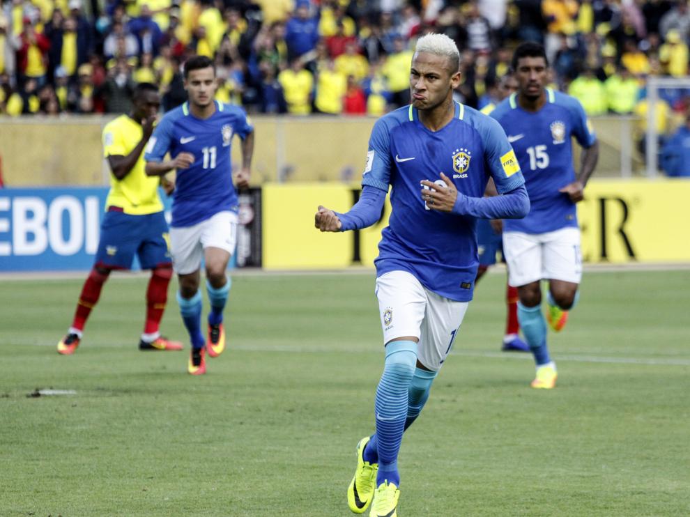 Neymar celebra su gol en el partido contra Ecuador.