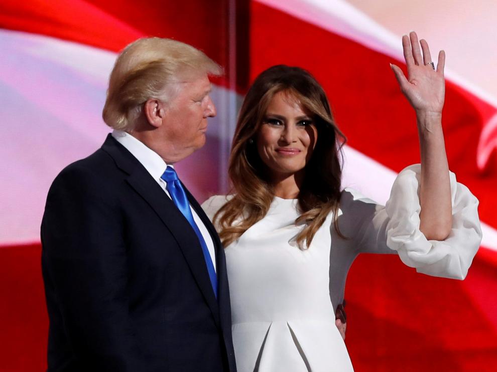 Melania Trump junto a su marido, Donald Trump, en un acto de campaña.