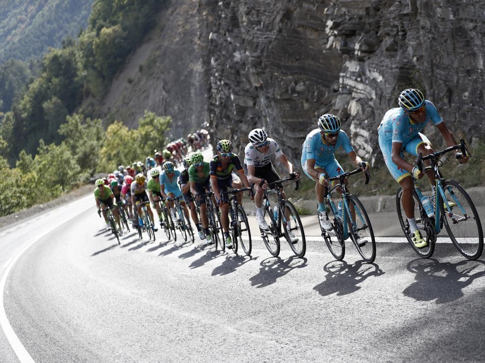 La Vuelta repesca a 91 corredores que llegaron fuera de control