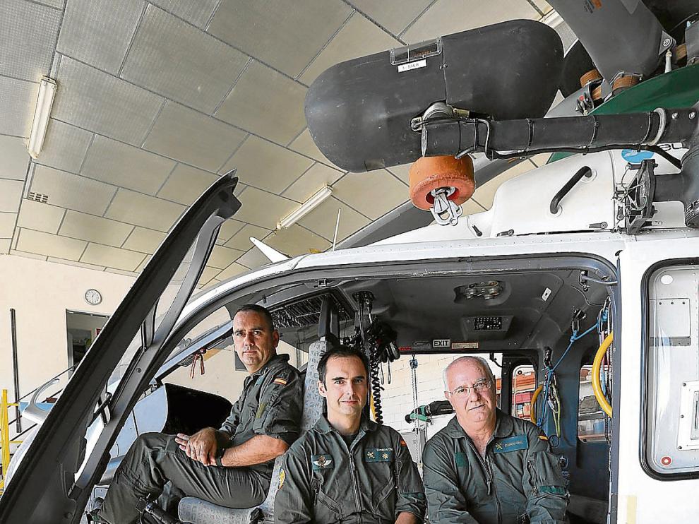 De izda a dcha, los pilotos Jesús Roselló y Alberto Rodríguez y el mecánico Joaquín Larrosa.