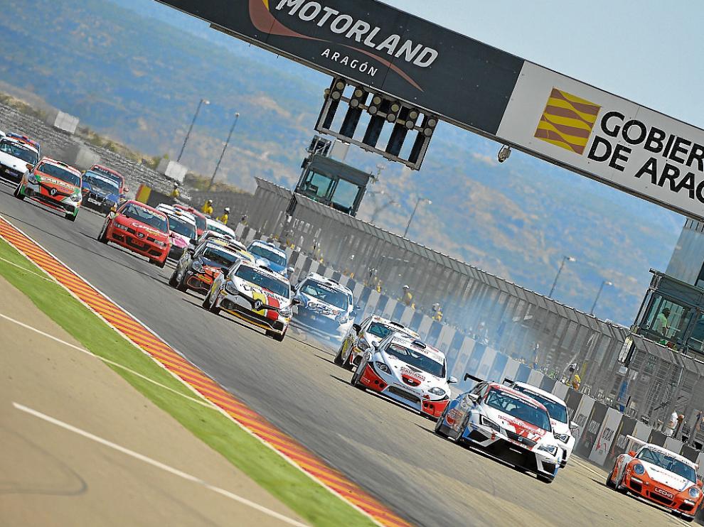 Salida de una de las carreras de Turismos STK/Open 600 disputadas ayer en Motorland.
