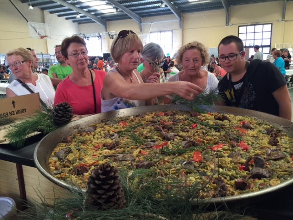 Una de las paellas participantes en el concurso que ayer se celebró en Mosqueruela.