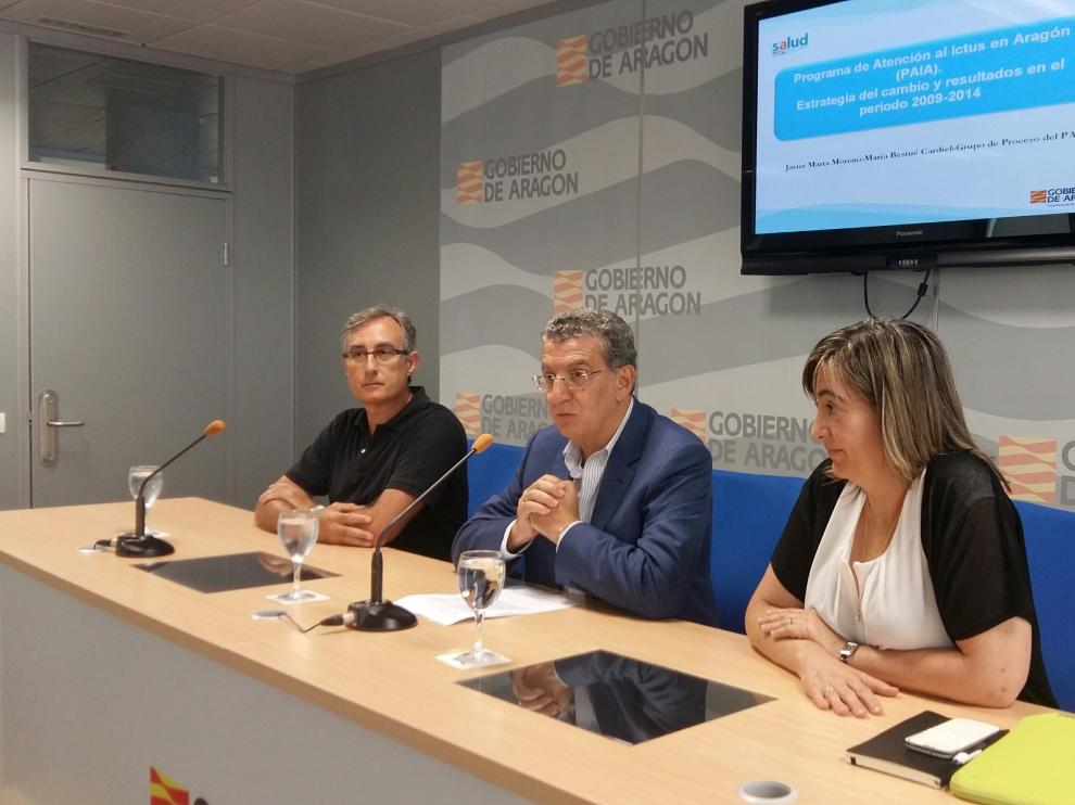 De izquierda a derecha, Javier Marta, Sebastián Celaya y María Bestué, en la presentación del balance del programa de atención al ictus en Aragón.