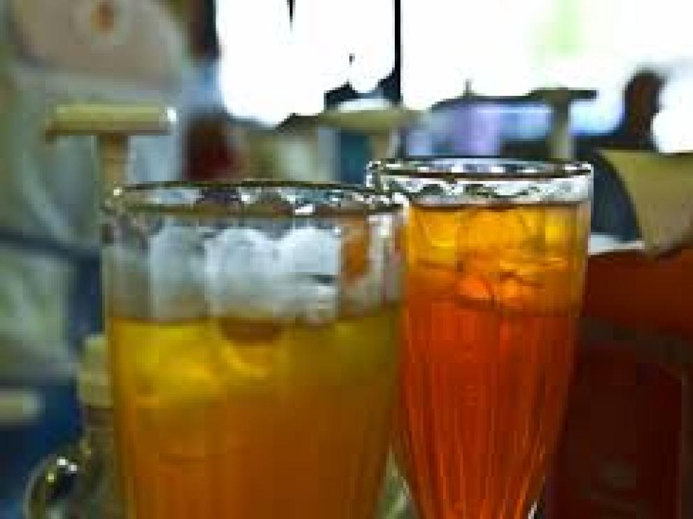 Las bebidas azucaradas con etiquetas de advertencia no convencen a los adolescentes