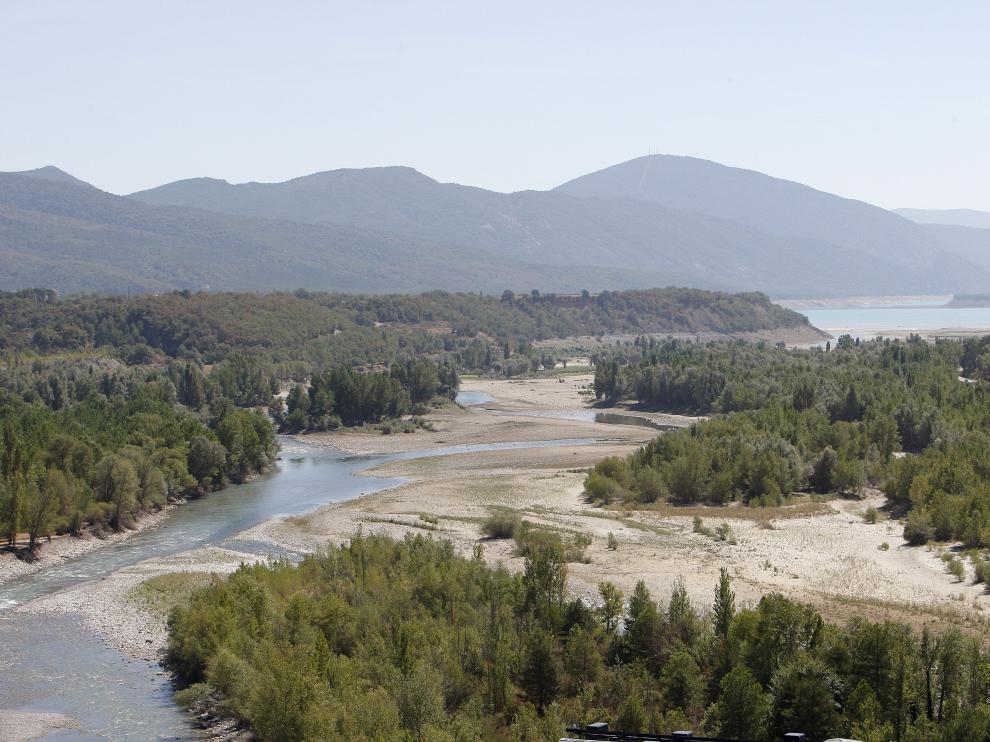 Río Cinca a su paso por Ainsa hacia el embalse de Mediano