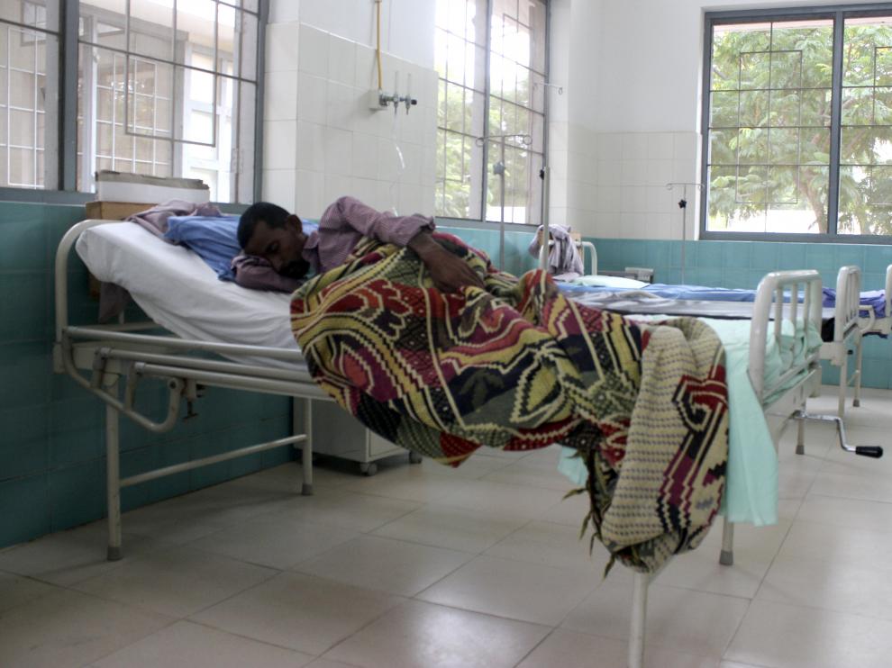 Un enfermo de tuberculosis en un hospital de la India.