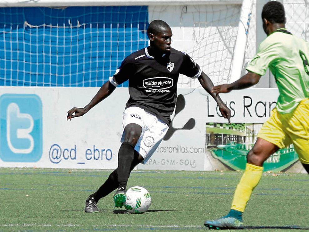 Moustapha volvió a ser el motor en el centro del campo del Ebro.