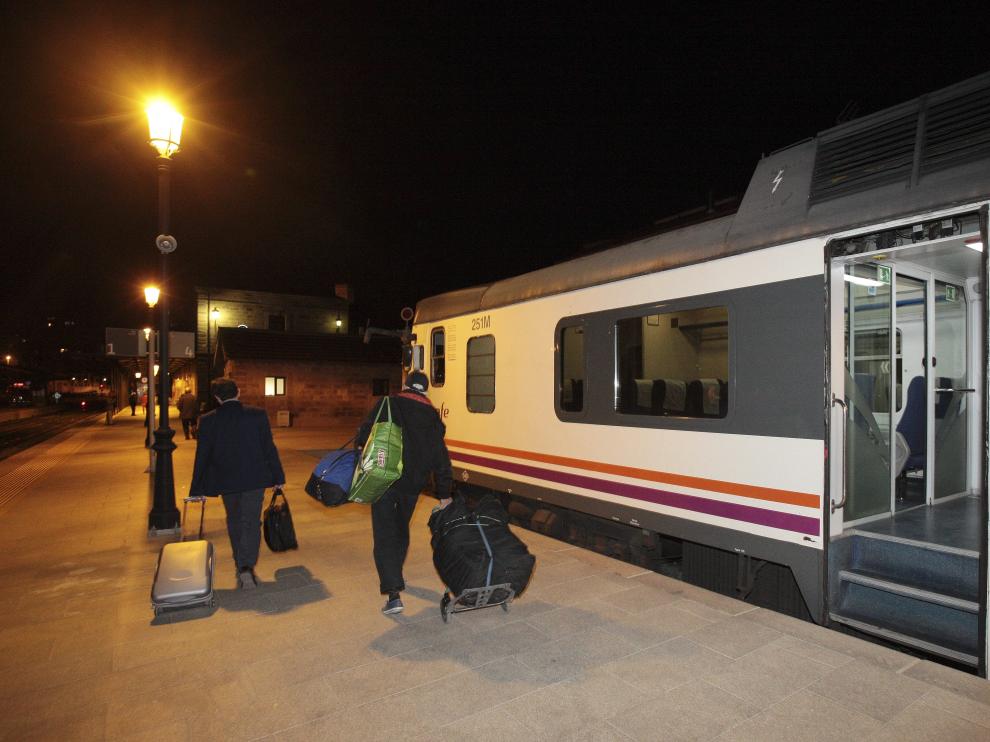 Pese al anuncio de la propia Renfe de retirar los tamagotchis de Aragón, este tipo de tren se ha hecho habitual los fines de semana en la línea de Teruel.