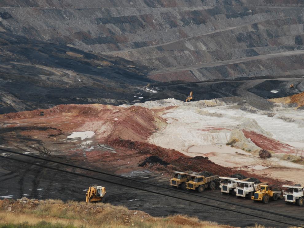 La mina a cielo abierto de Ariño en la fotografía es actualmente la más rentable del país.
