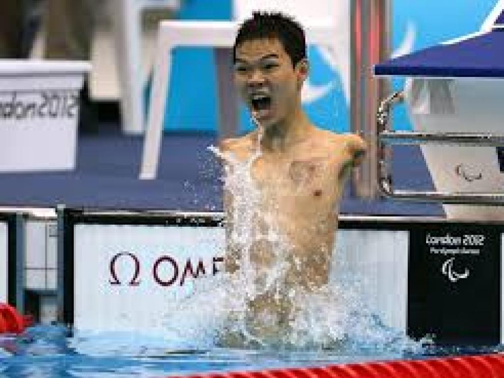 Zheng Tao es capaz de nadar sin ninguno de sus brazos.