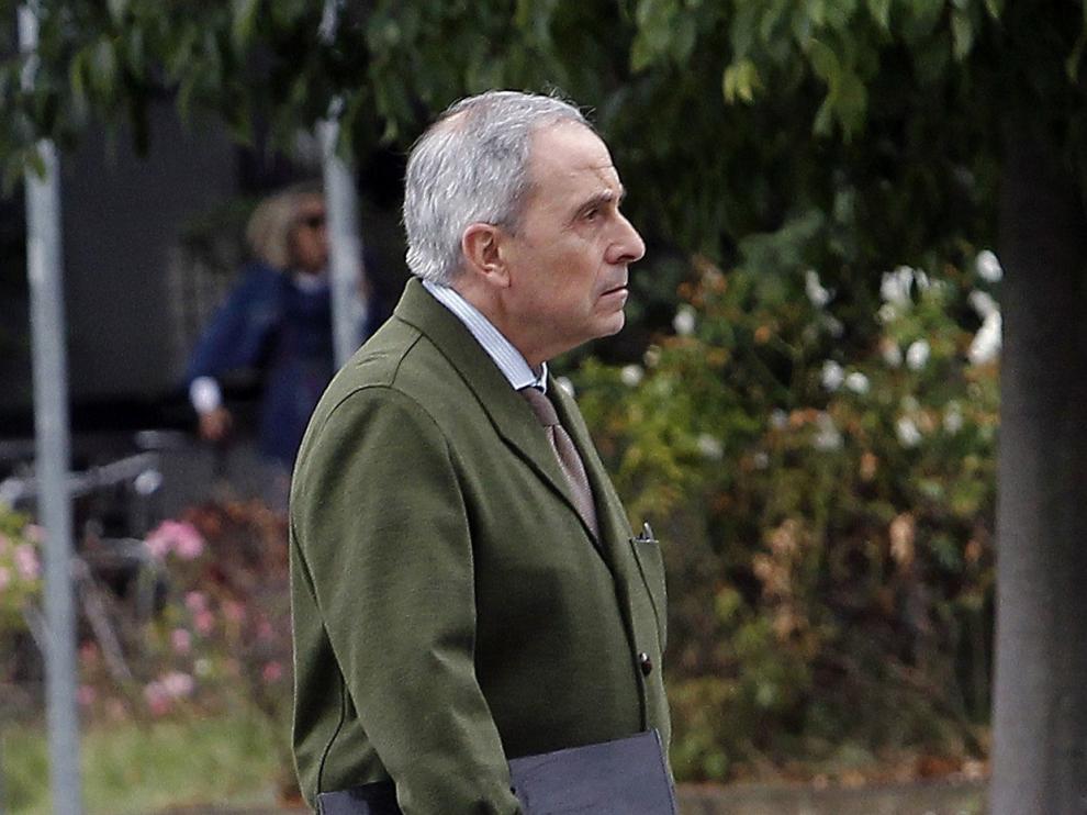 El abogado de la acusación, Carlos M Bacaicoa, a la entrada del Palacio de Justicia de Navarra