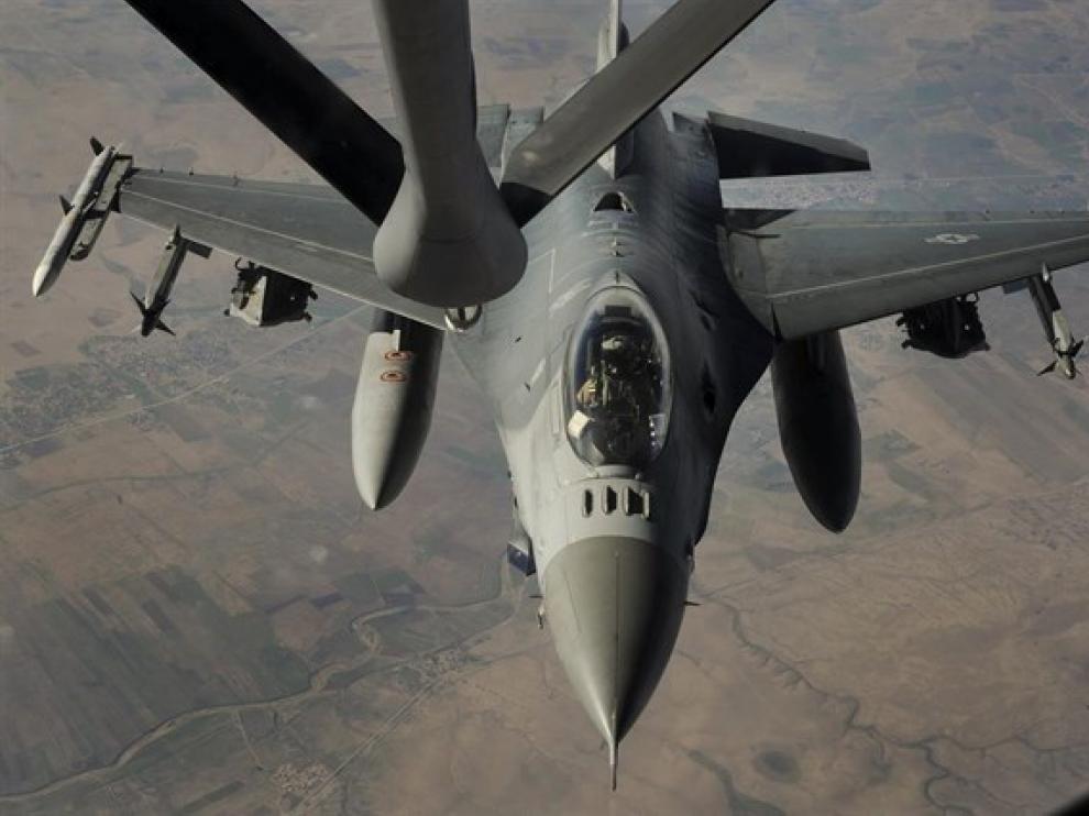 Un avión de combate de la coalición internacional contra el Estado Islámico