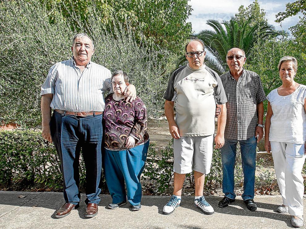 El presidente de Adislaf junto a su hermana Reyes, Marcos Ángel y su padre Marcos y Aurora, miembros de la fundación.
