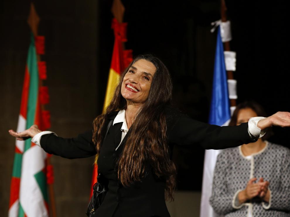 Ángela Molina celebra el galardón.