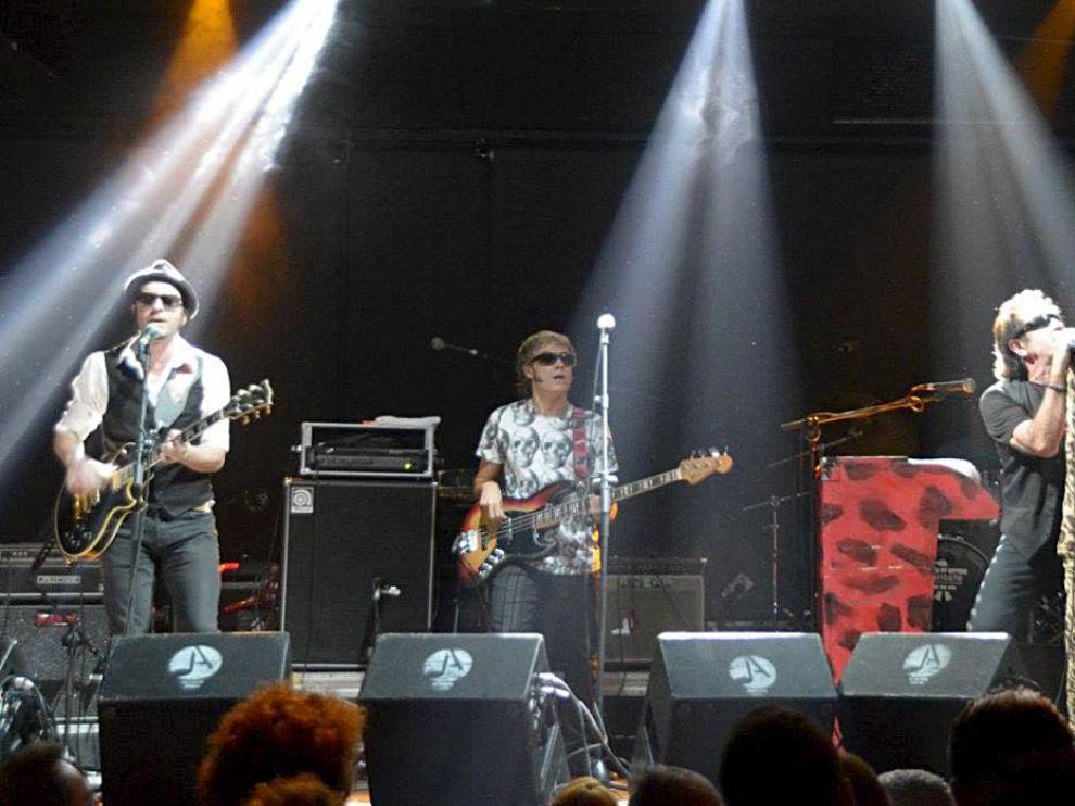 Burning en concierto.