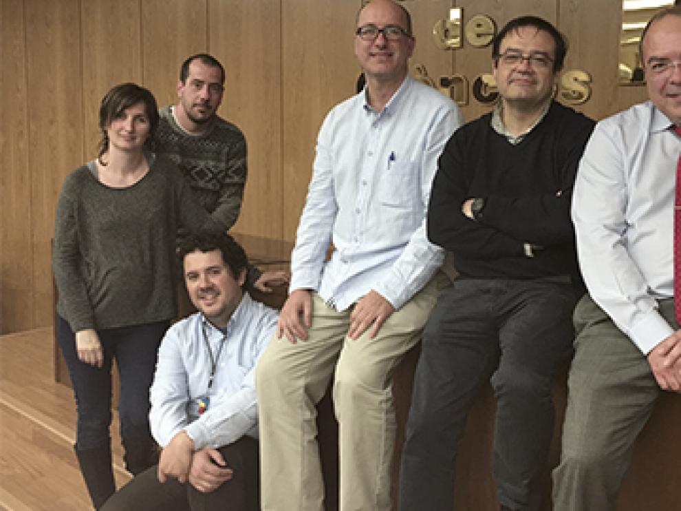 El equipo de investigadores, de izquierda a derecha: Libertat Abad, Antonio Pablo Pérez, Aitor Lopeandia, Javier Rodríguez, Antonio Miguel López y Sebastián Moreno.