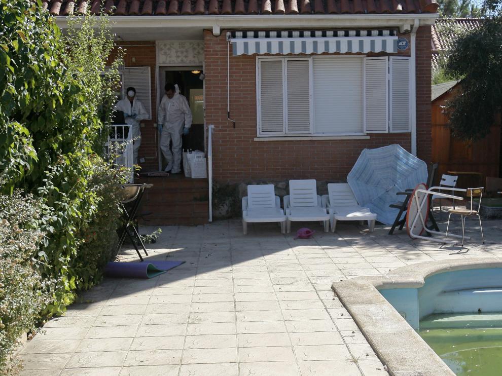 Chalet de la urbanización La Arboleda, en Pioz, donde fueron encontrados los cadáveres.