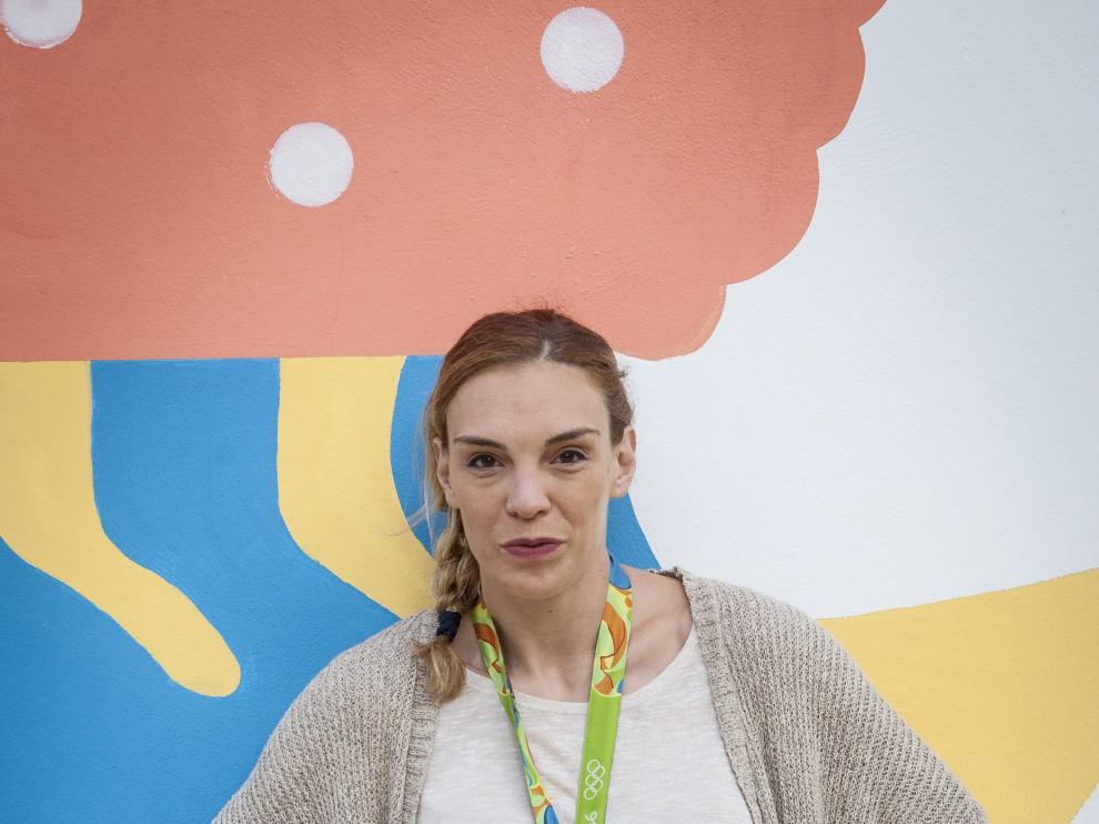 Luci Pascua posa con su medalla de plata en Zaragoza.