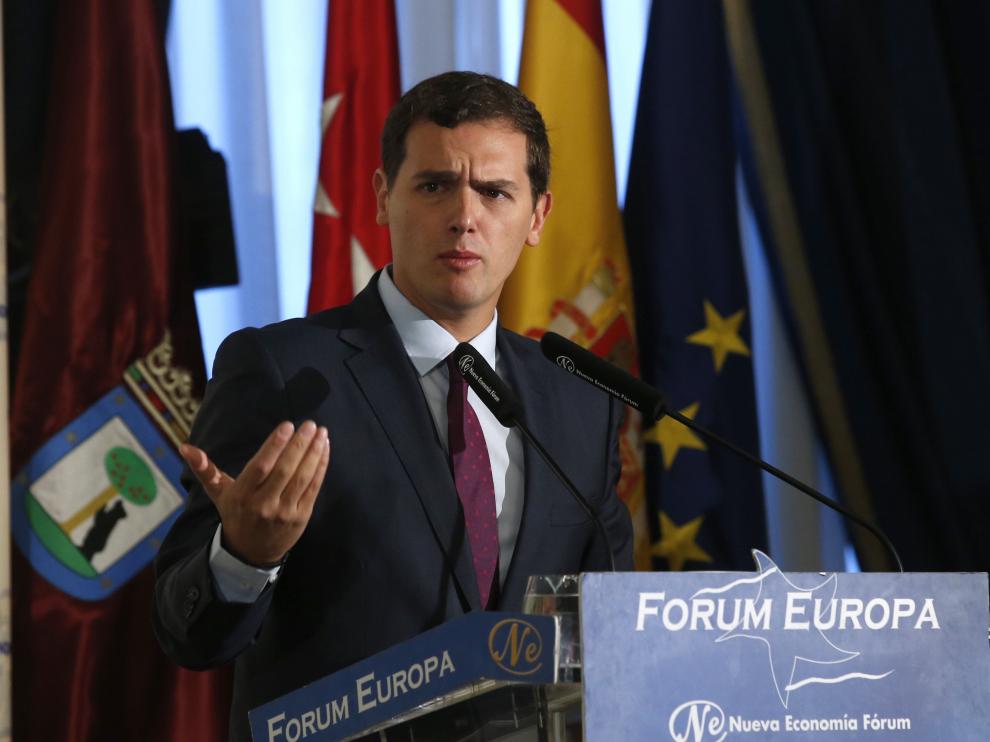 Rivera durante la rueda de prensa que ha ofrecido tras reunirse con su grupo parlamentario en Madrid