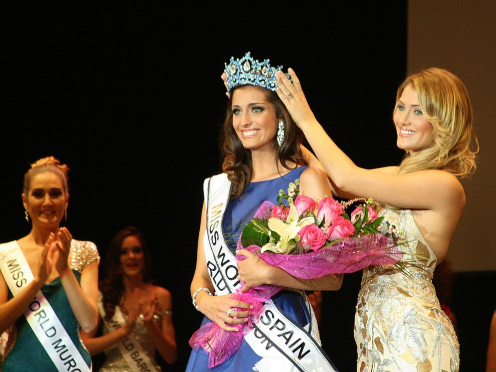 La zaragozana Raquel Tejedor durante su coronación como Miss World Spain.