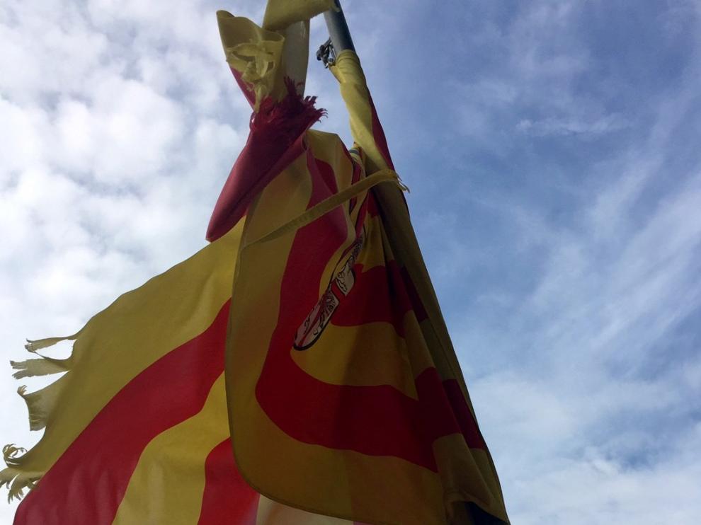 El PP denuncia que las banderas del Ayuntamiento están "hechas jirones"