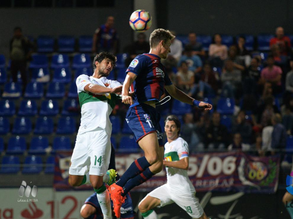 Un Huesca sin poder de reacción cae goleado en El Alcoraz