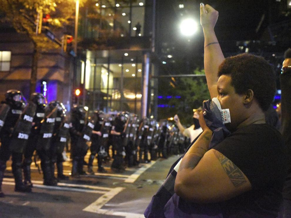 Noche de protestas en la ciudad estadounidense de Charlotte.