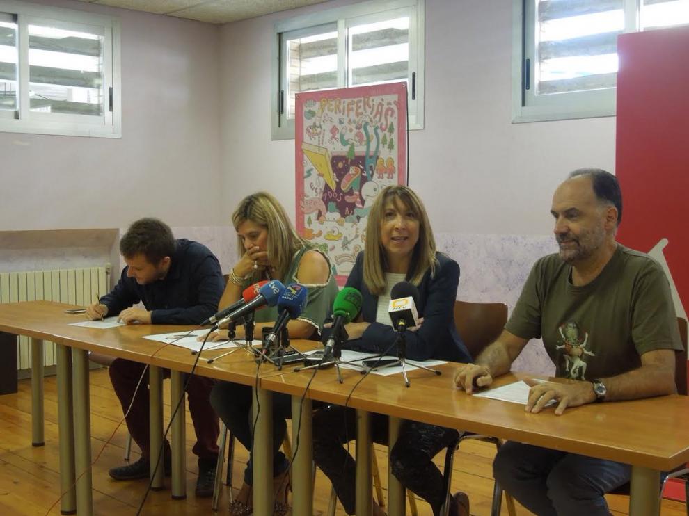 La diputada de Cultura, Berta Fernández (segunda de derecha a izquierda), durante la presentación de la nueva edición del Festival Periferias