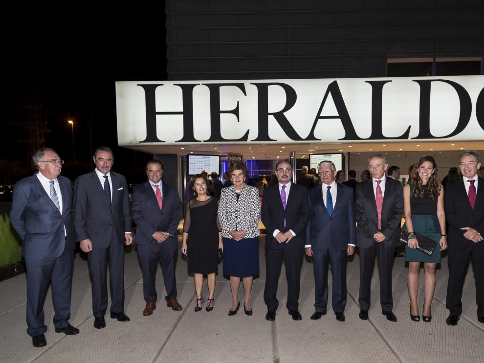 De izda a dcha: Amado Franco, Carlos Herrera, Fernando de Yarza López-Madrazo, Soraya Sáenz de Santamaría, Pilar de Yarza, Javier Lambán, Fernando de Yarza, Luis Oro, Raquel Sanz y Víctor Iglesias.