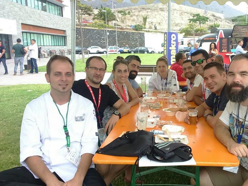 El equipo de cocineros oscenses que compite en Tenerife en el Certamen Nacional de Gastronomía.